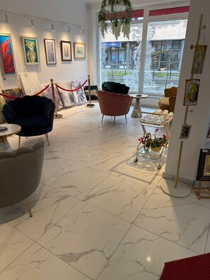 المنشأة من الداخل