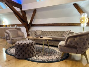 Smart TV, ping pong, books, printers - La Luna Royal Luxury House ⭐️⭐️⭐️⭐️⭐️ with Pool Jacuzzi Bikes and Parking (Našice)