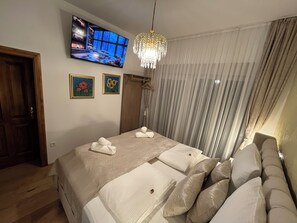 In-room safe, desk, iron/ironing board, travel cot