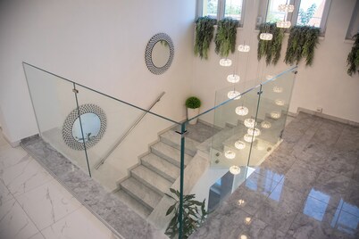 La Luna Royal Luxury House ⭐️⭐️⭐️⭐️⭐️ with Pool Jacuzzi Bikes and Parking