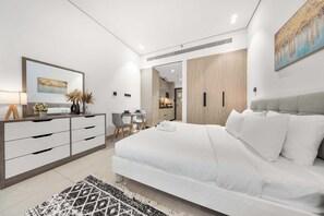Iron/ironing board, WiFi, bed sheets - Free housekeeping visits during your stay - StayShort - Modern Studio in Production City Sleeps 3! (Production City)