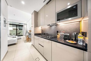 Fridge, microwave, oven, stovetop - Free housekeeping visits during your stay - StayShort - Modern Studio in Production City Sleeps 3! (Production City)