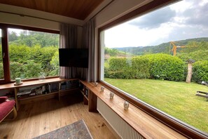 TV, fireplace, DVD player, stereo