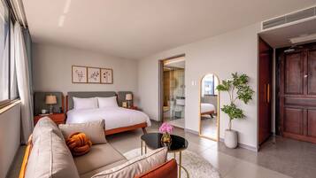 Quarto luxo, vista para a cidade | Escrivaninha, espaço de trabalho para notebook, Wi-Fi de cortesia