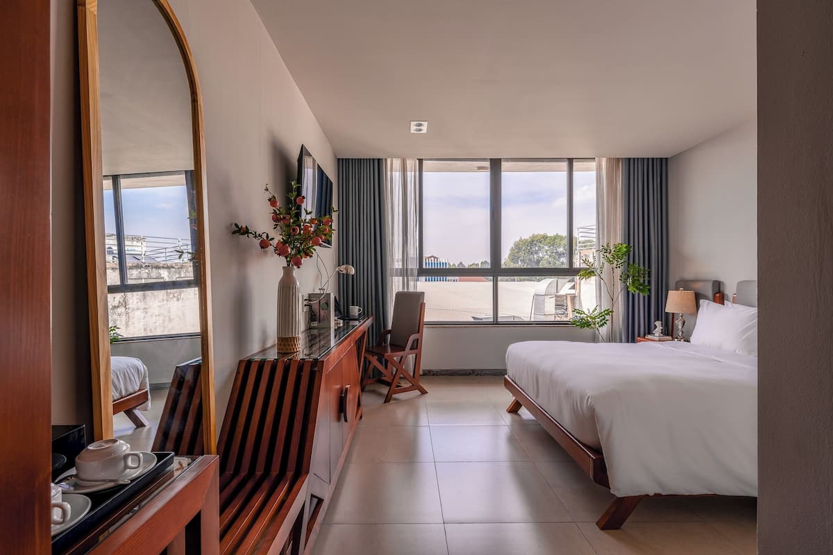 Classic-Doppelzimmer, Stadtblick | Schreibtisch, laptopgeeigneter Arbeitsplatz, kostenloses WLAN