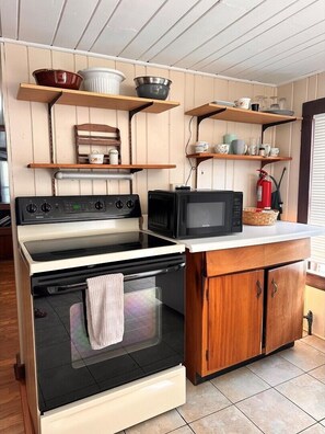 Microwave, dishwasher - The 1926 Shorehouse: Oceanfront Escape with Vintage Soul (St. Augustine Beach)