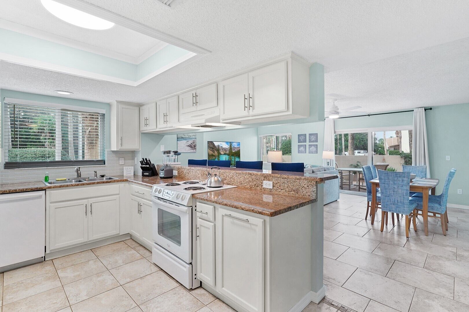 Micro-ondes, lave-vaisselle