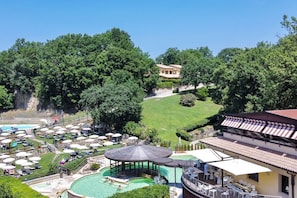 A heated pool - Villa of approximately 150 m2 located on the ground floor and on two levels with air conditioning, independent heating and wi fi line.Composed of a large living room with independent equipped kitchen, fridge, microwave oven, toaster, sofa and satellite t (Sorano)