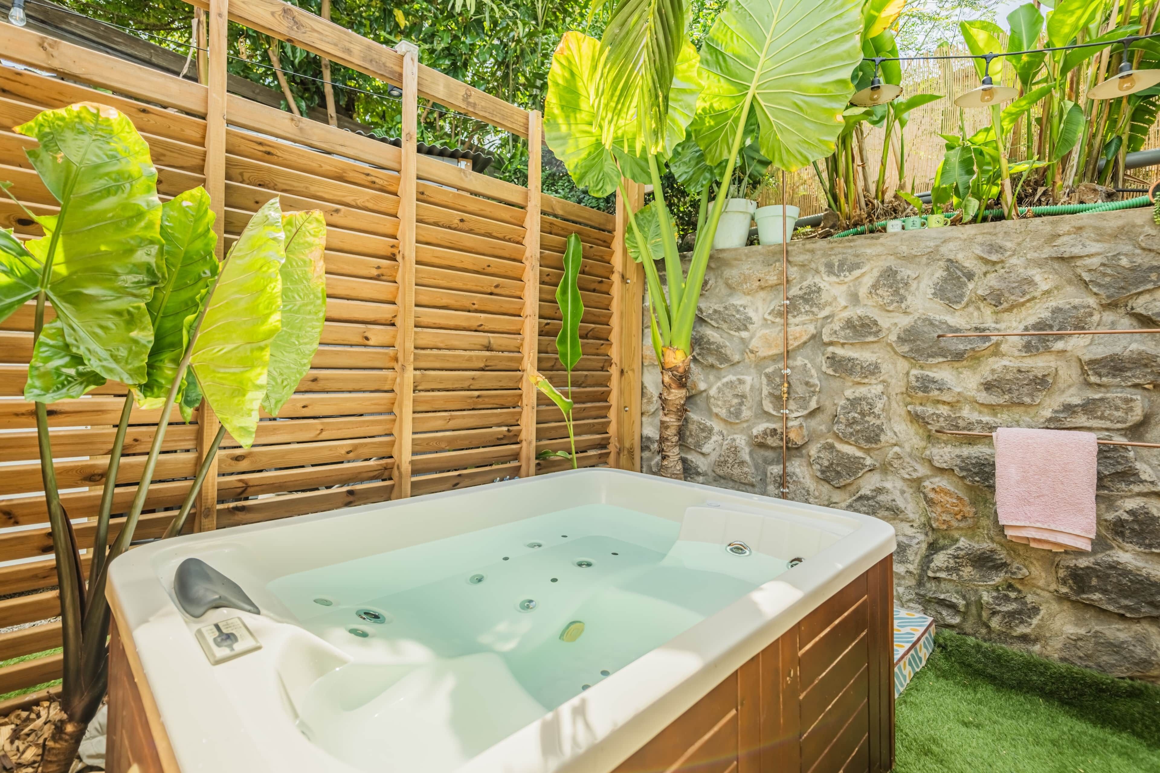 Outdoor spa tub