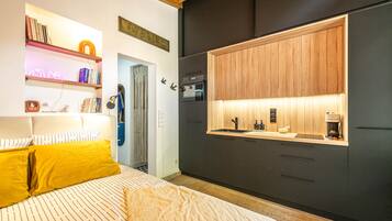 1 dormitorio, tabla de planchar con plancha, wifi y ropa de cama