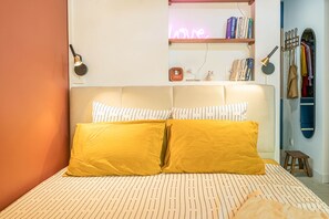 1 bedroom, iron/ironing board, WiFi, bed sheets - L'Atelier / Les Cocottes Terre Sainte (Saint Pierre)
