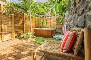 Bain à remous extérieur