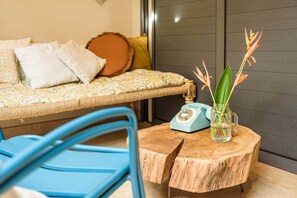 Iron/ironing board, WiFi, bed sheets - The Studio / The Cocottes Terre Sainte (Saint Pierre)