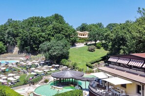 A heated pool - Villa of approximately 150 m2 located on the ground floor and on two levels with air conditioning, independent heating and wi fi line.Composed of a large living room with independent equipped kitchen, fridge, microwave oven, toaster, sofa and satellite t (Sorano)