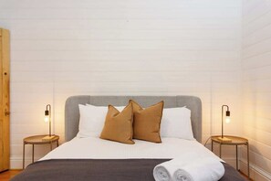 Iron/ironing board, travel cot, free WiFi, bed sheets - Charming Heritage Cottage |Stylish Sth Freo (Fremantle)