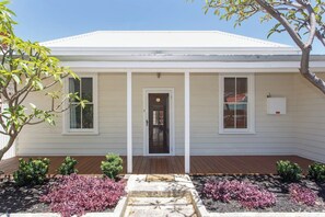 Exterior detail - Charming Heritage Cottage |Stylish Sth Freo (Fremantle)
