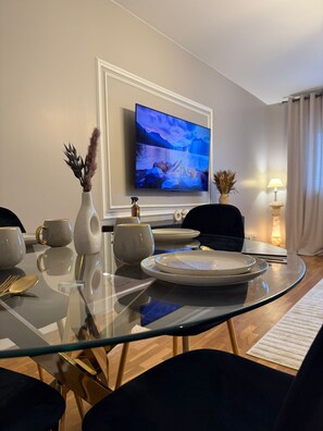 Dining - T3 COSY & CHIC MODERN CENTER NEAR MANTES LA JOLIE TRAIN STATION (Mantes-la-Jolie)