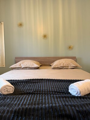 2 habitaciones, tabla de planchar con plancha, wifi y ropa de cama 
