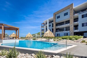 Pool - Luxury ground-floor retreat with poolside terrace - Coral Estate (Sint Willibrordus)