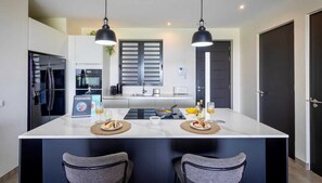 Fridge, oven, stovetop, dishwasher - Luxury ground-floor retreat with poolside terrace - Coral Estate (Sint Willibrordus)