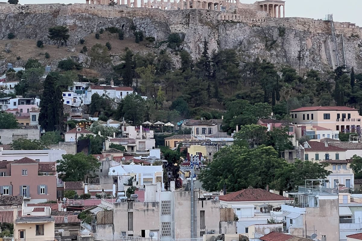 Habitación Premium, balcón, vista a la ciudad | Caja de seguridad en la habitación, cortinas blackout y insonorización