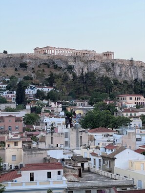 Habitación Premium, balcón, vista a la ciudad | Caja de seguridad en la habitación, cortinas blackout y insonorización
