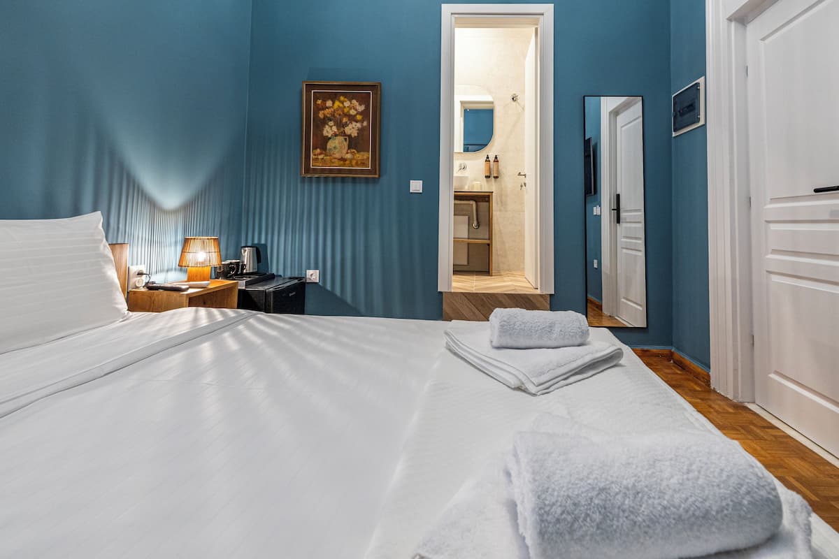 Standard Double Room | In-room safe, blackout drapes, soundproofing, iron/ironing board
