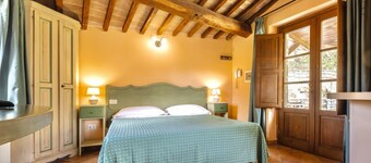 Villa of approximately 150 m2 located on the ground floor and on two levels with air conditioning, independent heating and wi fi line.Composed of a large living room with independent equipped kitchen, fridge, microwave oven, toaster, sofa and satellite t