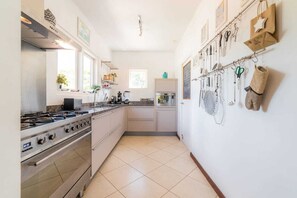 Refrigerador, horno, parrilla de estufa y lavavajillas 