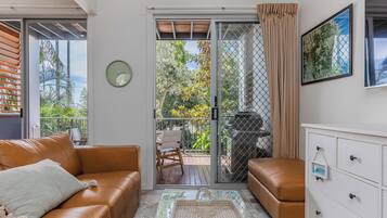 House, Balcony, Pool View | Iron/ironing board, free WiFi