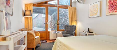 Silitysrauta/-lauta, Wi-Fi, vuodevaatteet