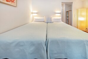 Bügeleisen/Bügelbrett, WLAN, Bettwäsche