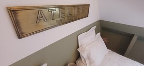 Bügeleisen/Bügelbrett, Internetzugang, Bettwäsche