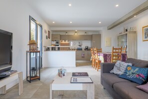 Fernseher, Tischtennisplatte