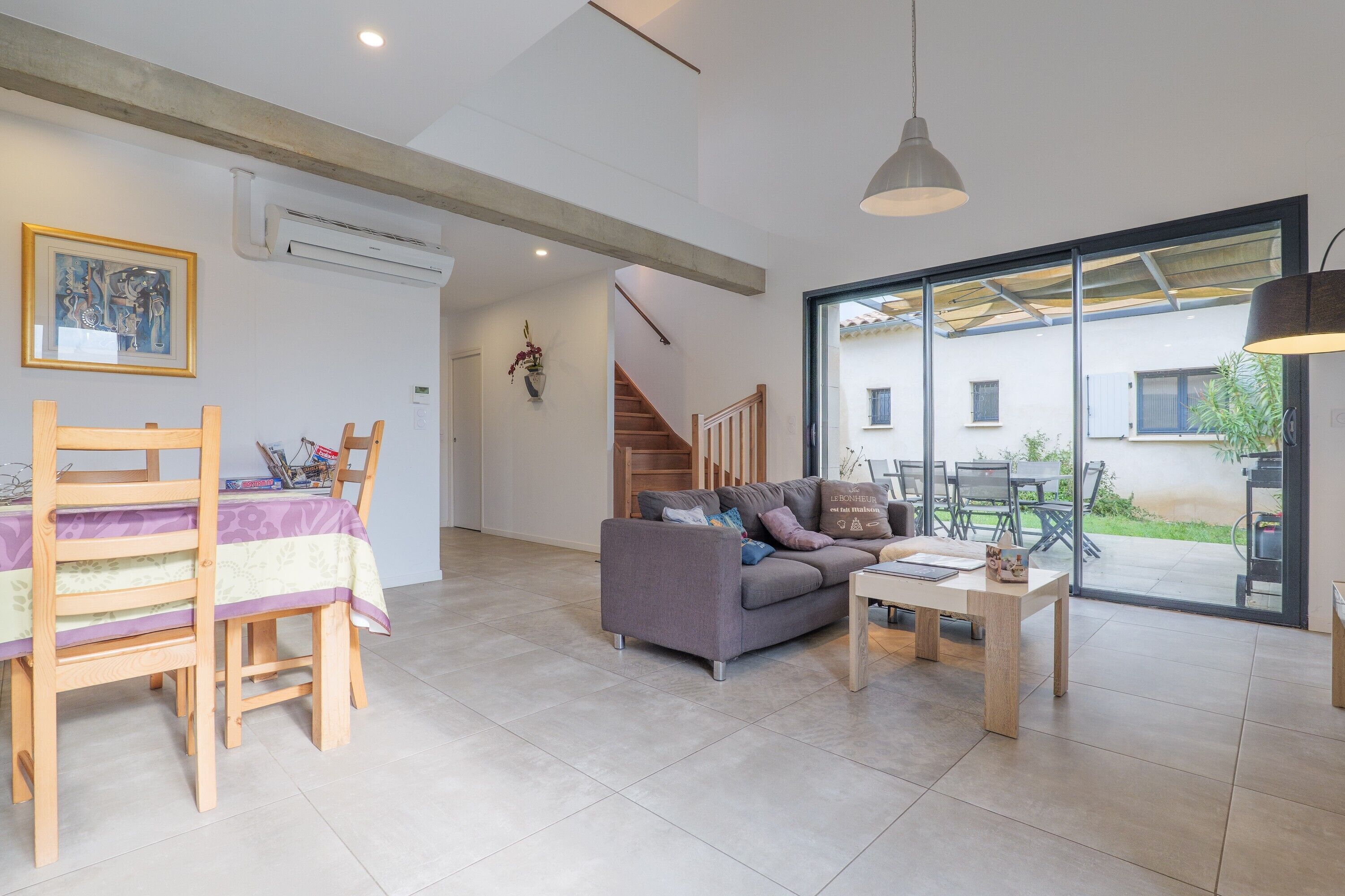 Télévision, table de tennis de table