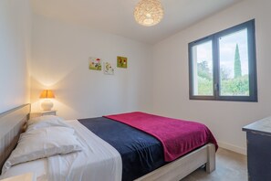 Bügeleisen/Bügelbrett, WLAN, Bettwäsche