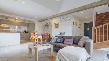 Fernseher, Tischtennisplatte