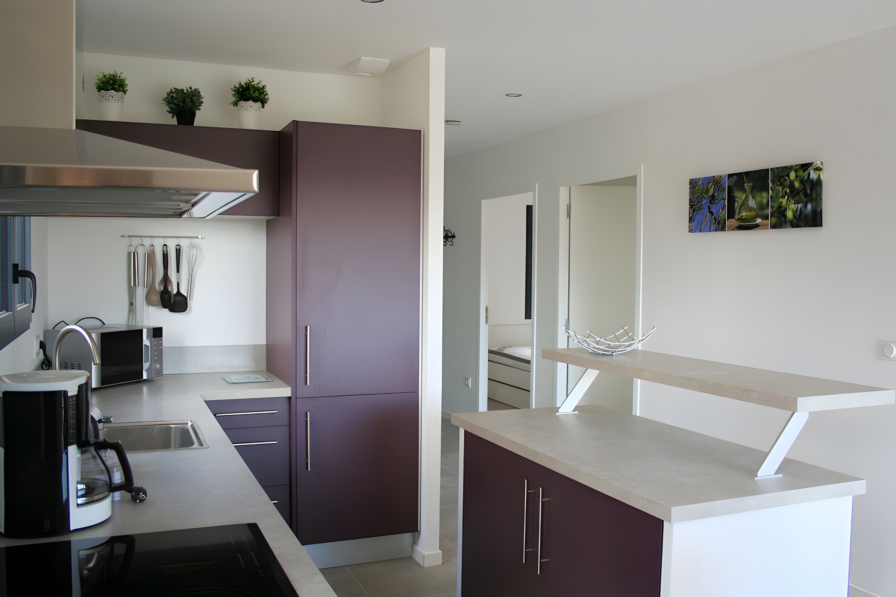 Réfrigérateur, micro-ondes, four, plaque de cuisson