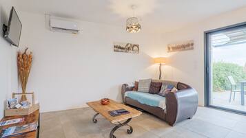 Fernseher, Tischtennisplatte