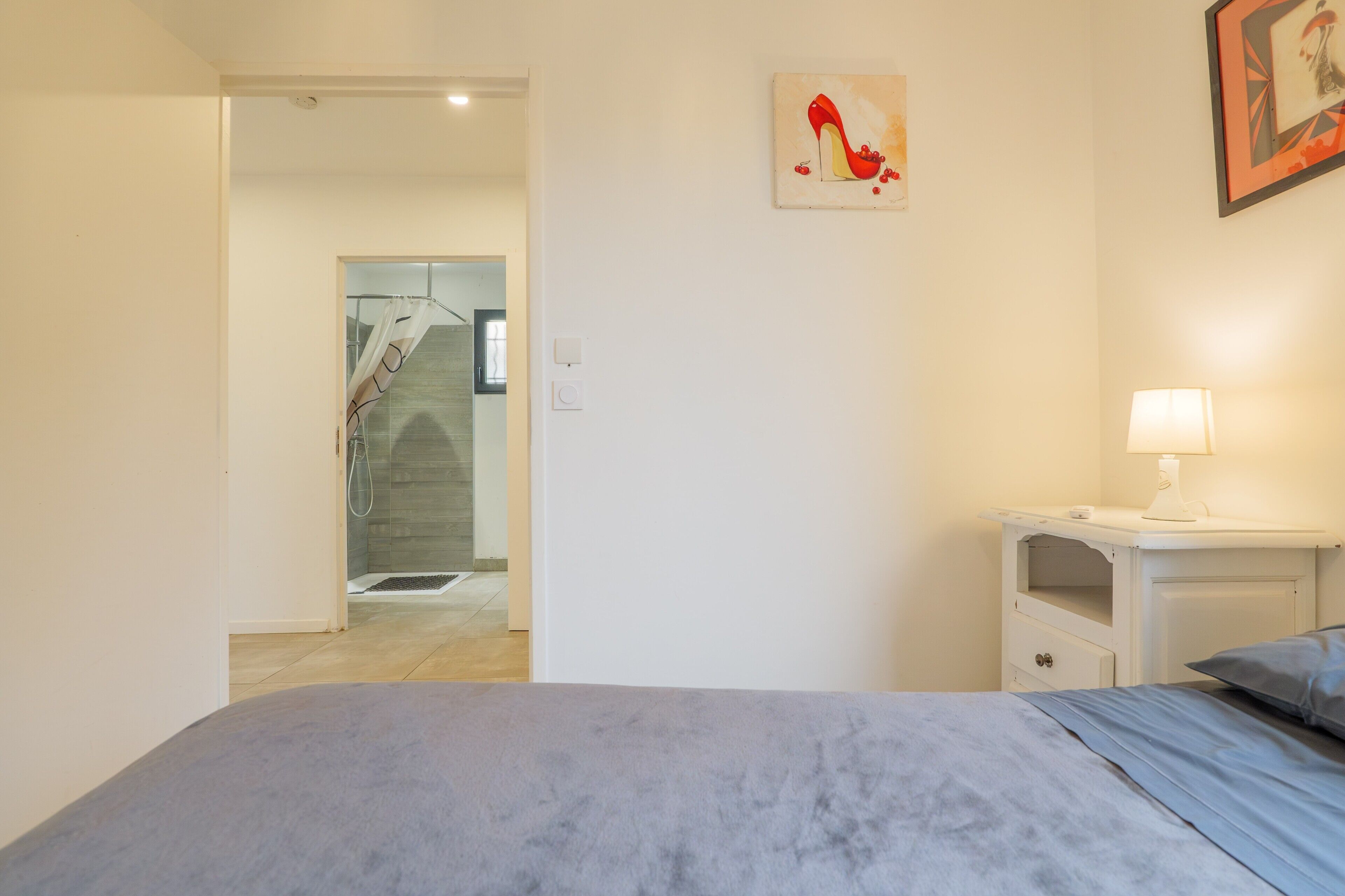 Iron/ironing board, WiFi, bed sheets, wheelchair access