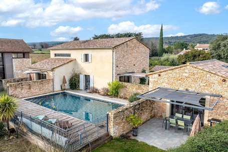 Pool. Gîte Farigoule – Spacious Holiday Homes in Aiguèze