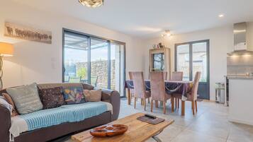 Fernseher, Tischtennisplatte