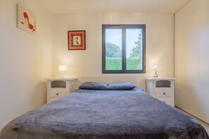 Ferros/tábuas de passar roupa, Wi-Fi, roupa de cama