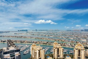 A high-rise hotel with a marina and water views. - LUX Iconic Views at Palm Tower Suite 6 (Dubai)