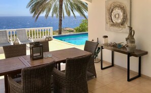 Outdoor dining - Tropical family villa with sea view and pool - Coral Estate (Sint Willibrordus)