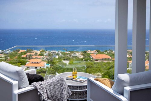 Design villa with sea views and infinity pool - Coral Estate