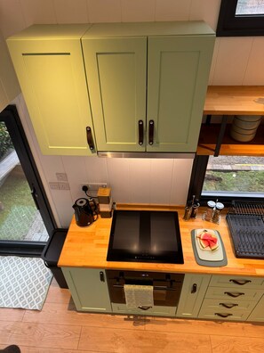 Private kitchen - Old Mill Tiny Homes (Yarm)