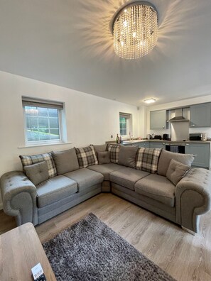 Deluxe Apartment | Free WiFi - Old Mill Tiny Homes (Yarm)