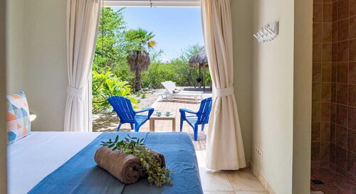 Serene garden villa with pool and sea breeze - Coral Estate