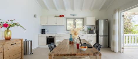 Rooms: Dining area